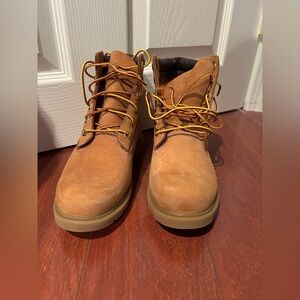Woman’s Lined Timberland Boots